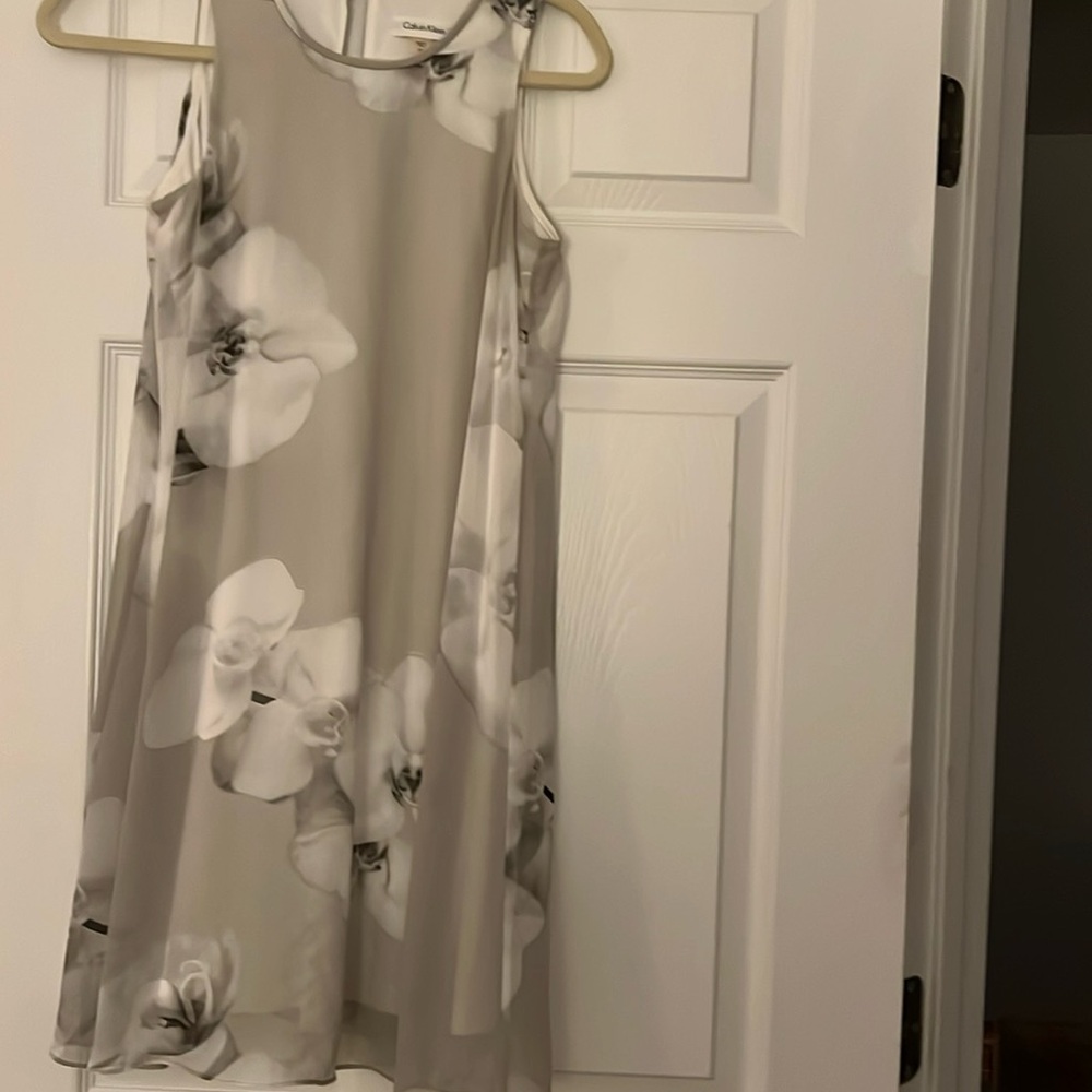 Calvin Klein Elegant Dress size 4p Black, white and gray